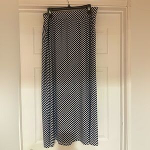 Terra & Sky Maxi/Midi Skirt-Striped Black and White  16/18